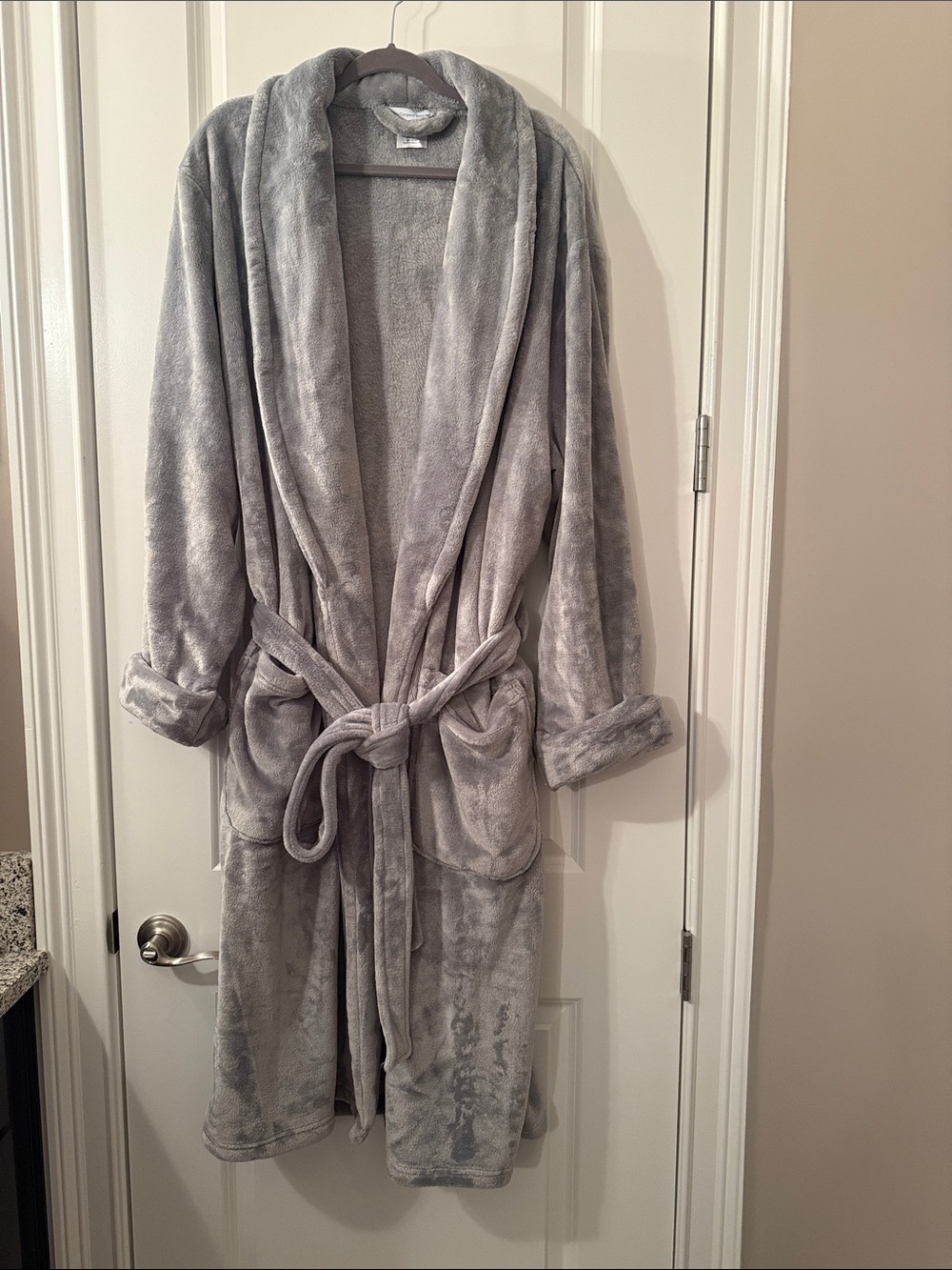 NWOT Plush Shawl Collar Gray Men’s Bathrobe Sz L